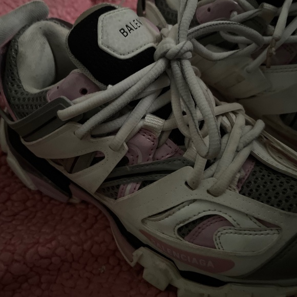 Balenciaga‘s - Picture 1 of 5